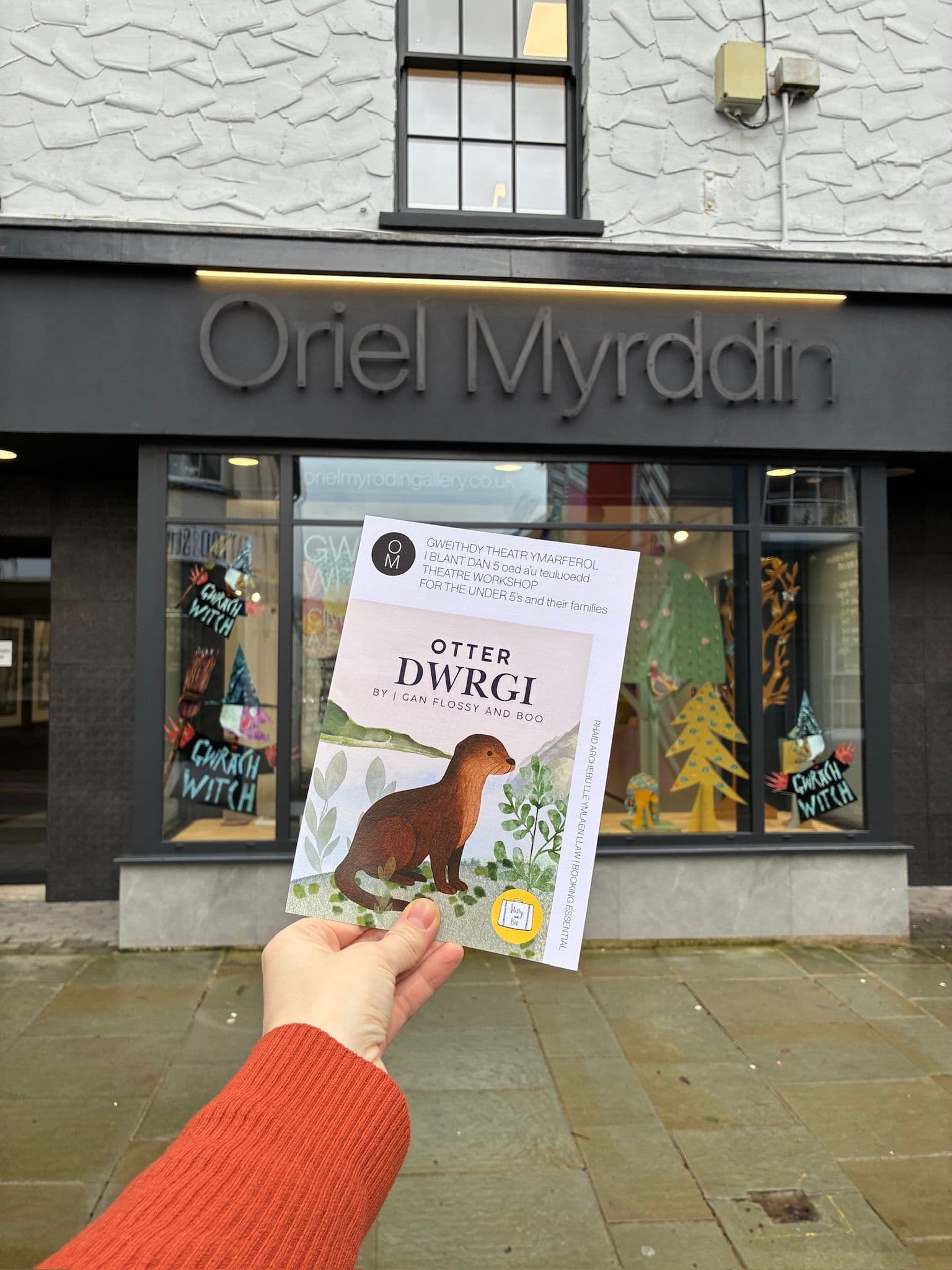 Dwrgi, the otter is a key part of the work you will be doing. Could you introduce us to her? Who is she, and what can we expect to find her up to?